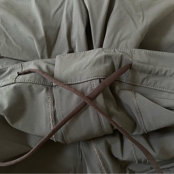 Lululemon Mens Shorts ABC Classic-Fit Short WovenAir Older Version Size 32 - Picture 6 of 9